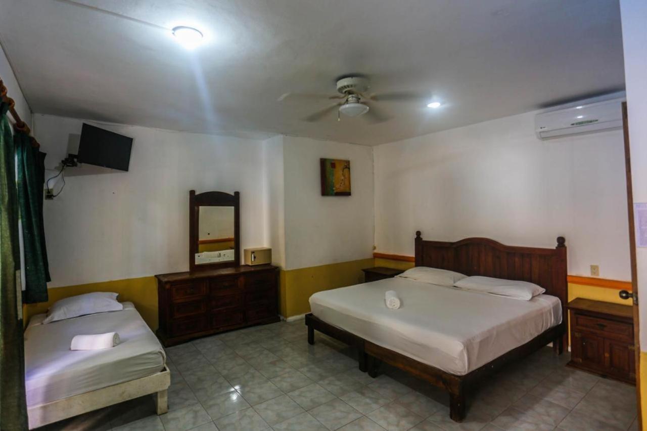 Hotel Vista Caribe 5Ta Av A 5 Pasos De La Playa Плая-дель-Кармен Экстерьер фото