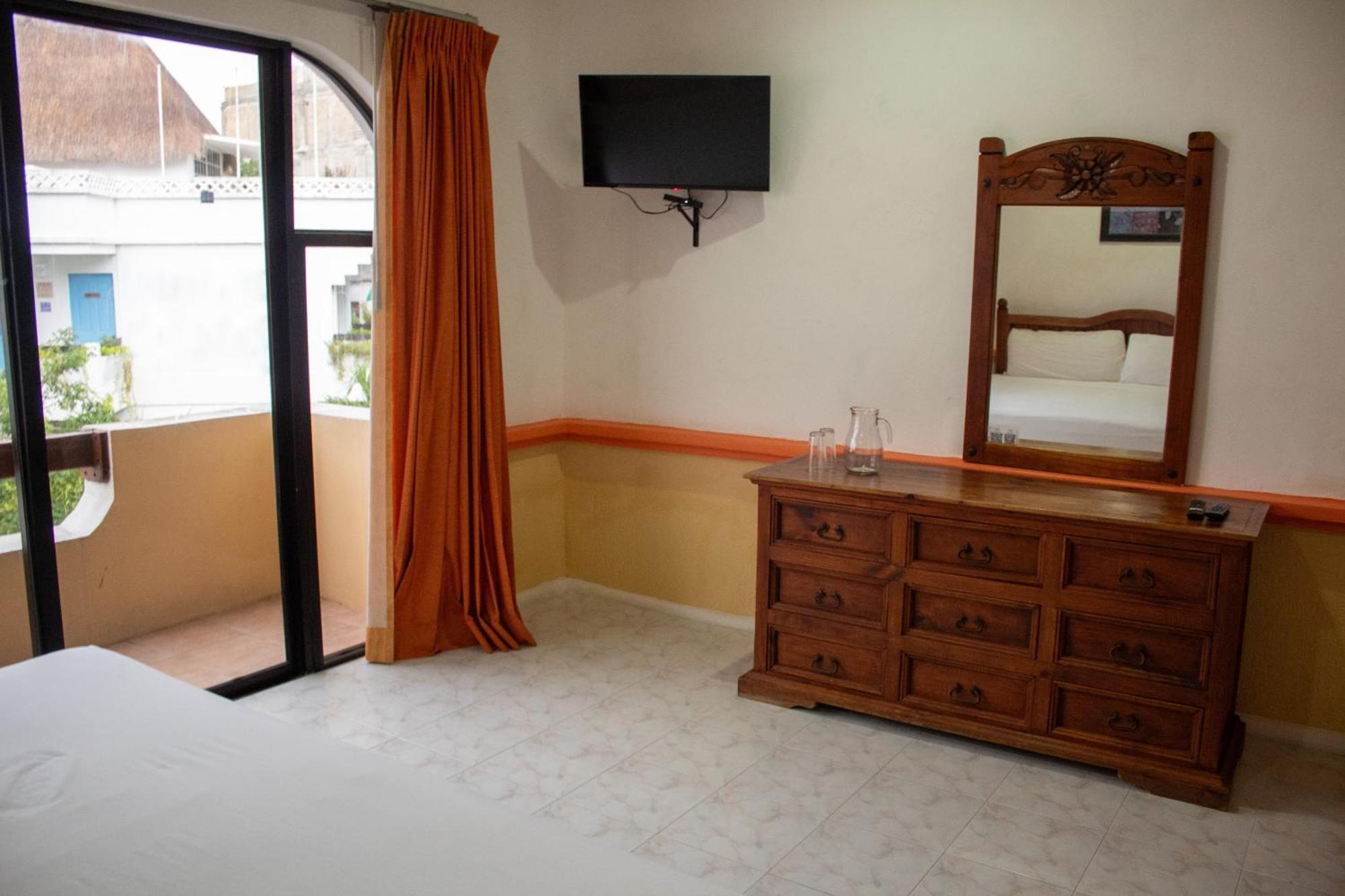 Hotel Vista Caribe 5Ta Av A 5 Pasos De La Playa Плая-дель-Кармен Экстерьер фото