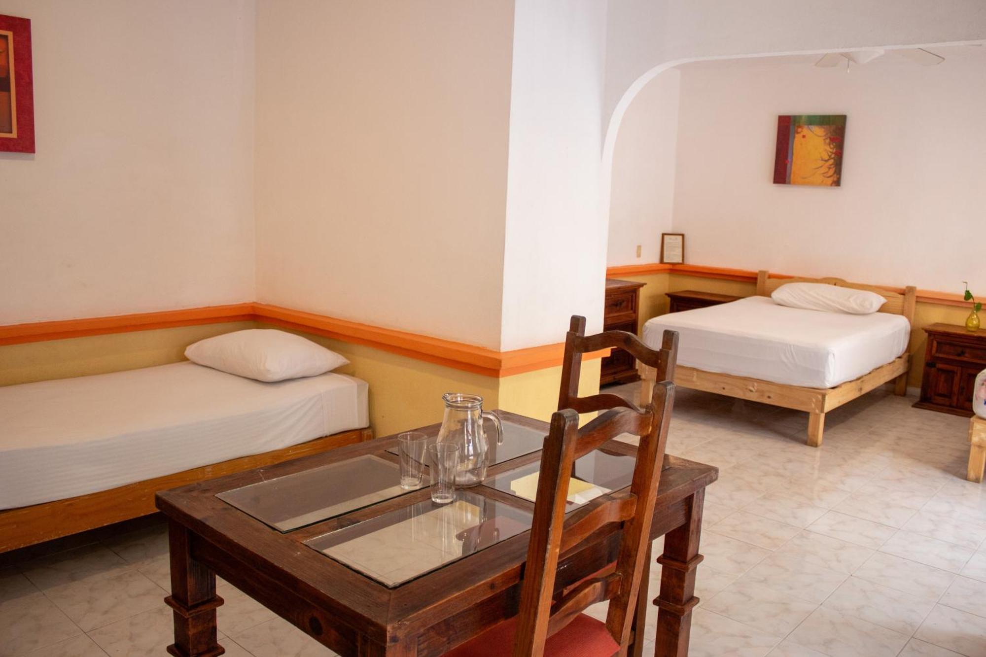 Hotel Vista Caribe 5Ta Av A 5 Pasos De La Playa Плая-дель-Кармен Экстерьер фото