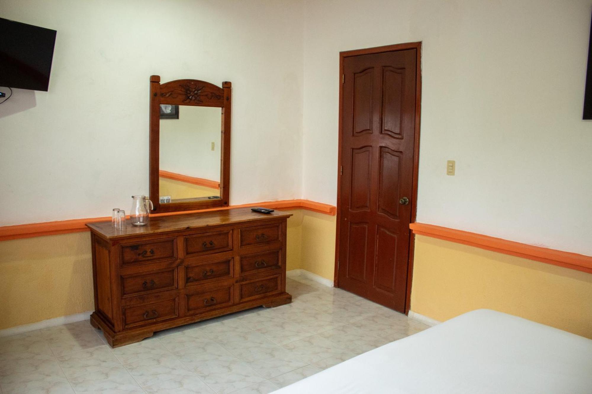 Hotel Vista Caribe 5Ta Av A 5 Pasos De La Playa Плая-дель-Кармен Экстерьер фото