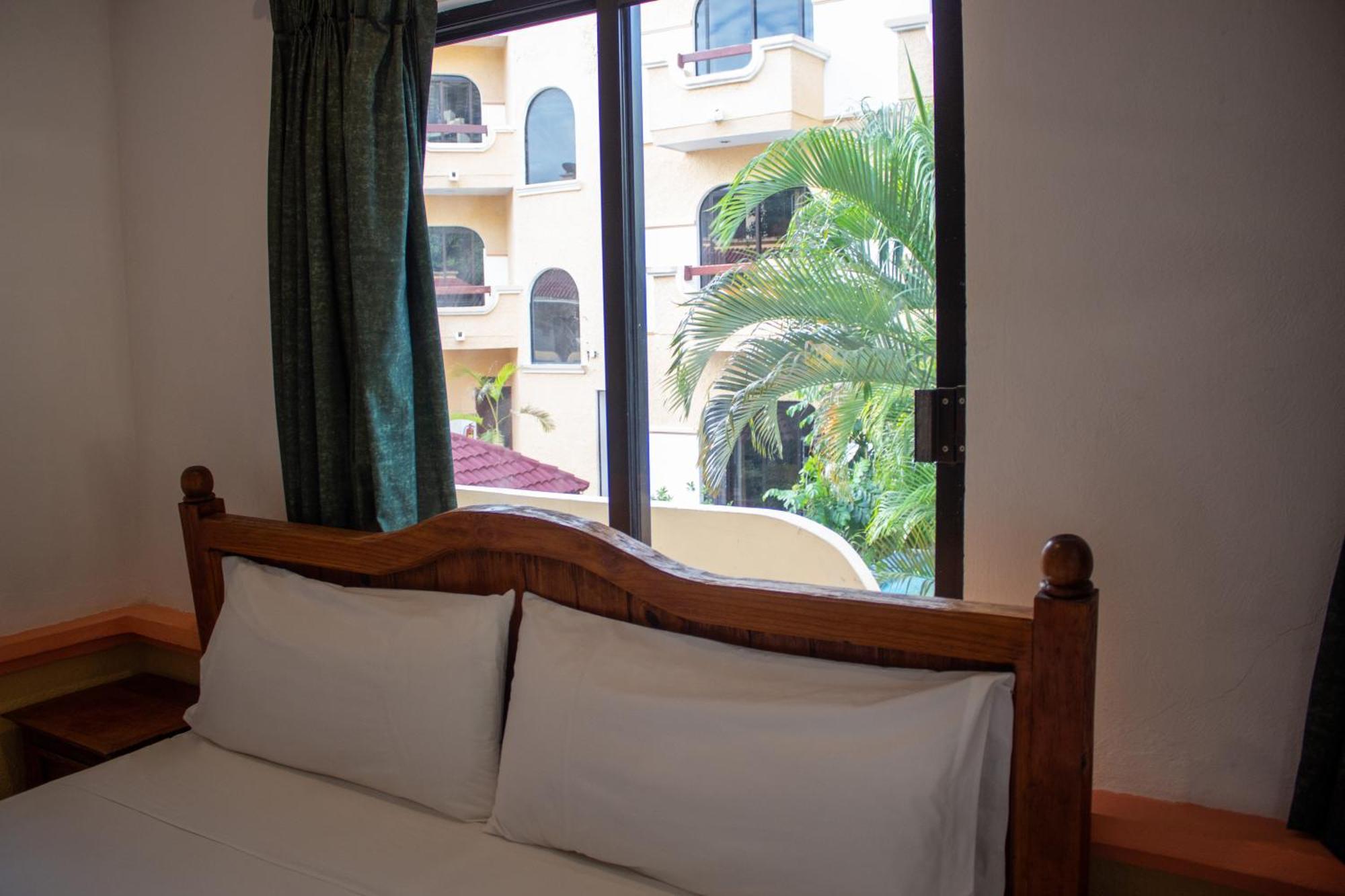 Hotel Vista Caribe 5Ta Av A 5 Pasos De La Playa Плая-дель-Кармен Экстерьер фото