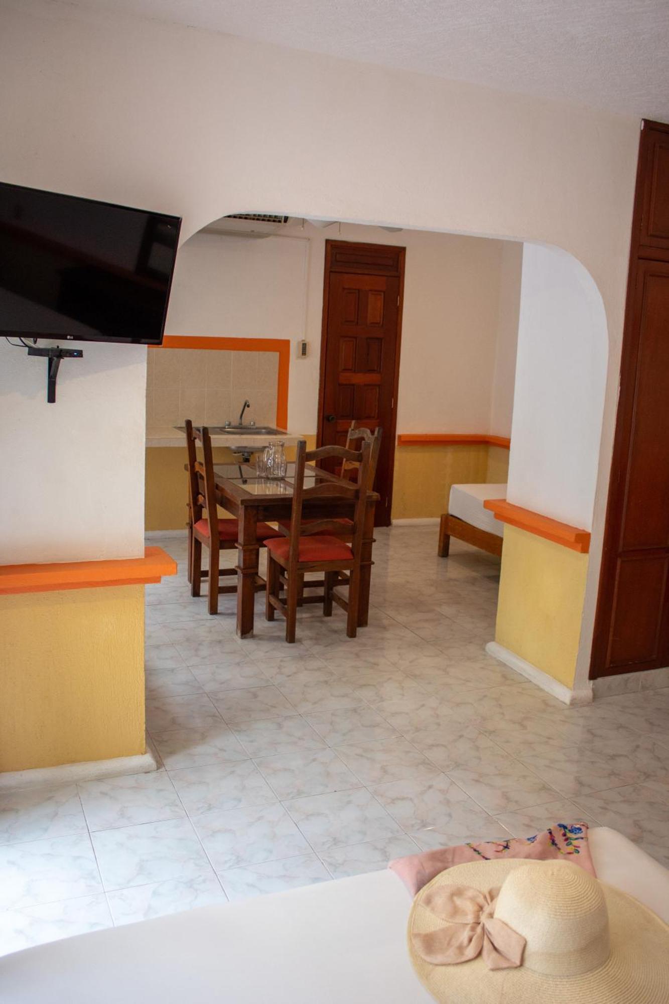 Hotel Vista Caribe 5Ta Av A 5 Pasos De La Playa Плая-дель-Кармен Экстерьер фото